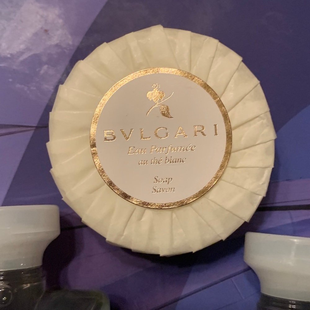 Bulgari Eau Parfumée Body Wash Set - Cream and White - Picture 2 of 3